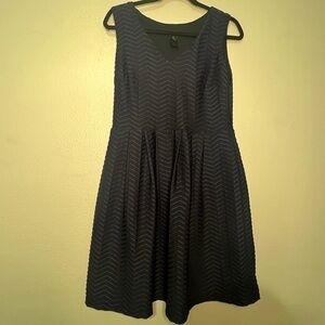 Enfocus Studio navy sleeveless, v-necked a-line dress. Sz 8. Preowned.